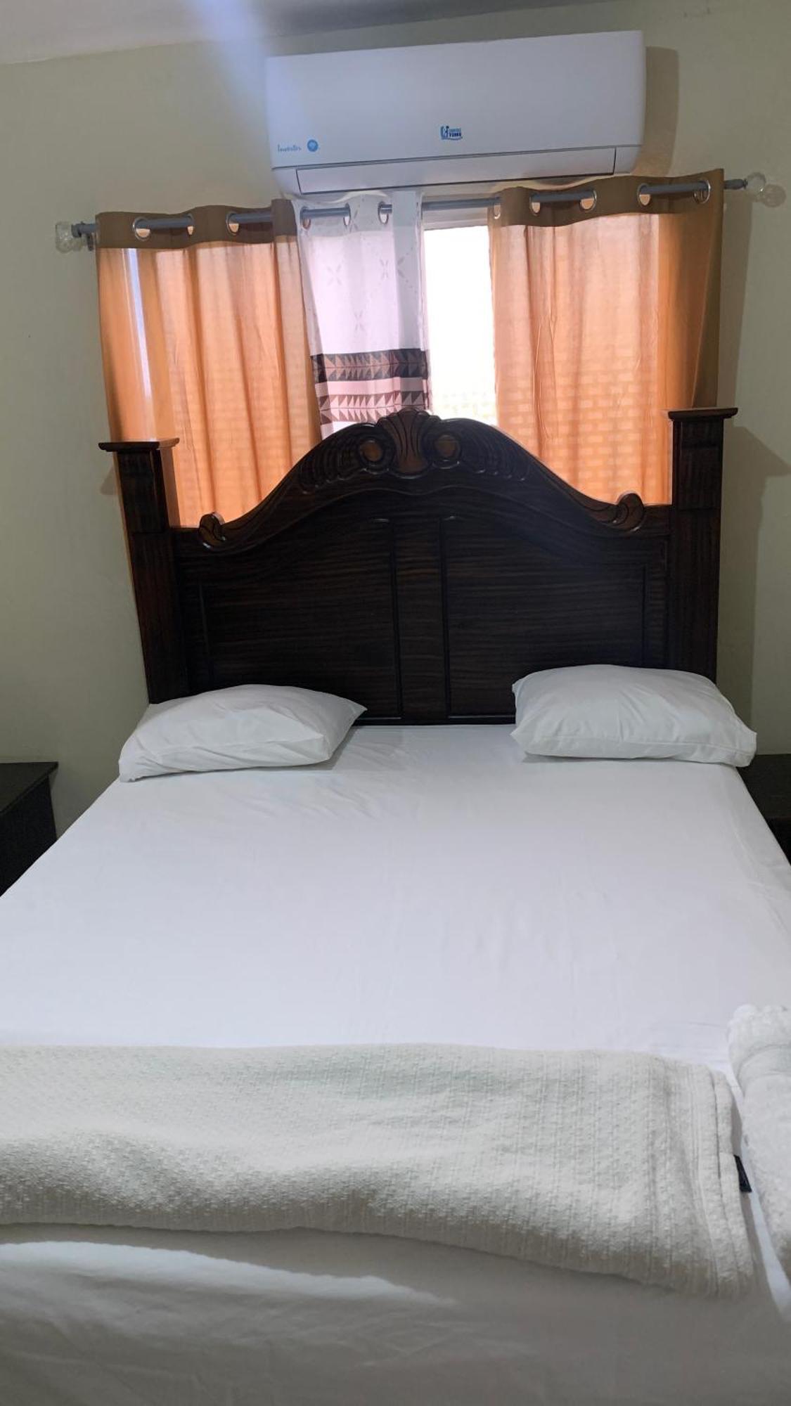 Apartahotel Dona Reyna Alojamientos En Santo Domingo A 5 Min De Aeropuerto Internacional Las Americas El Higo Eksteriør bilde