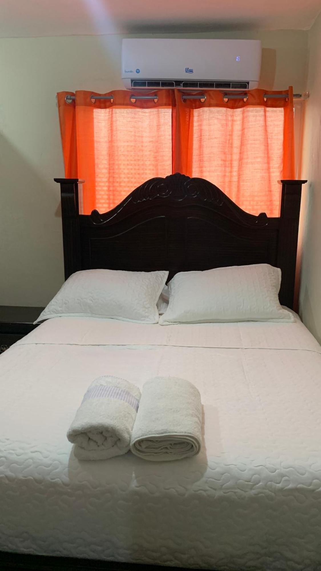 Apartahotel Dona Reyna Alojamientos En Santo Domingo A 5 Min De Aeropuerto Internacional Las Americas El Higo Eksteriør bilde