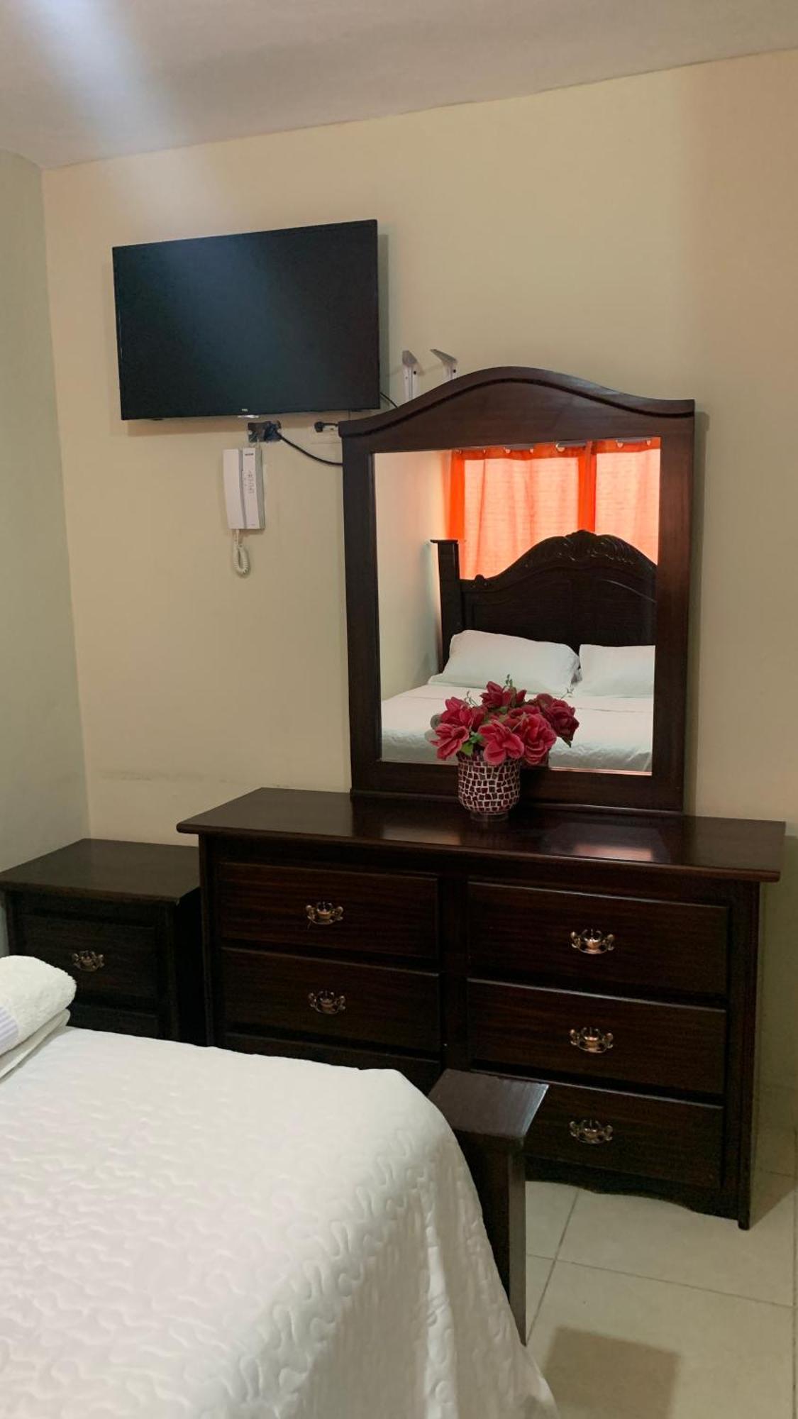 Apartahotel Dona Reyna Alojamientos En Santo Domingo A 5 Min De Aeropuerto Internacional Las Americas El Higo Eksteriør bilde